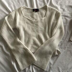 Off-white knit sweater-top